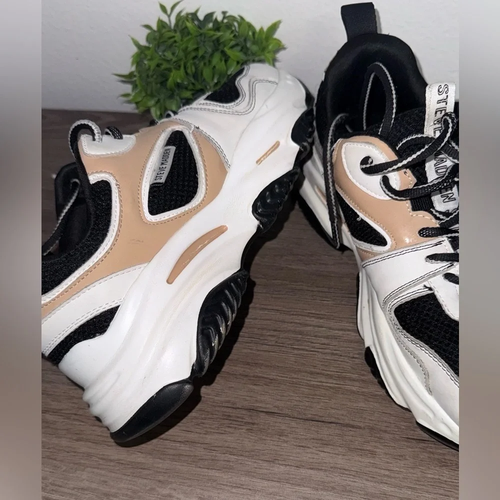 Steve Madden chic steve